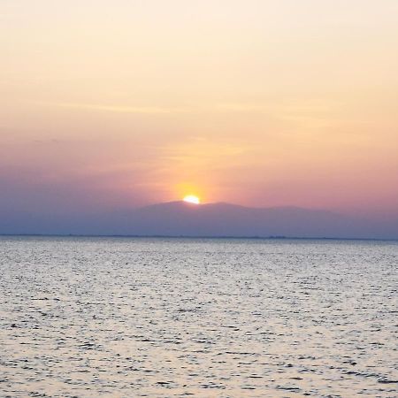 Pure Bliss Luxury Beachfront Apartment With Panoramic Sea Views, Electric Bbq, Gym Equipment And More 아기아 트리아스 외부 사진